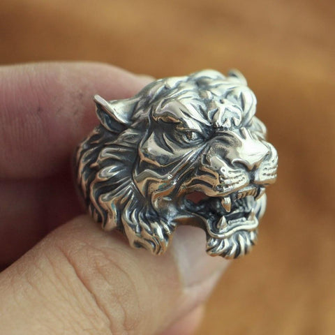 Image of New Tiger 925 Sterling Silver Ring in model fingers from Almas Collections
