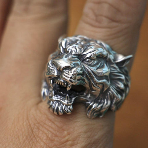Image of New Tiger 925 Sterling Silver Ring on model finger from Almas Collections
